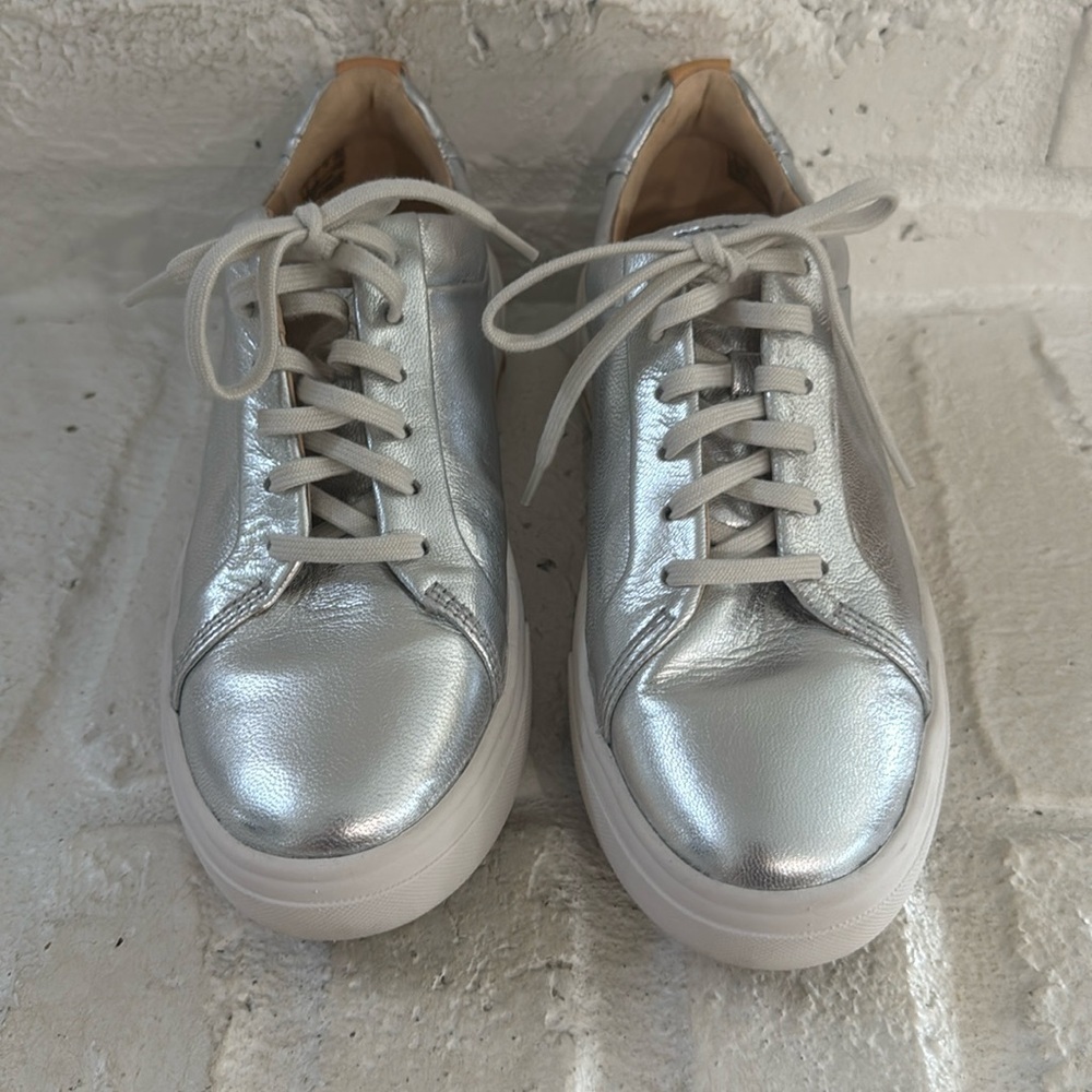 Clark’s Hollyhock Walk, silver metallic